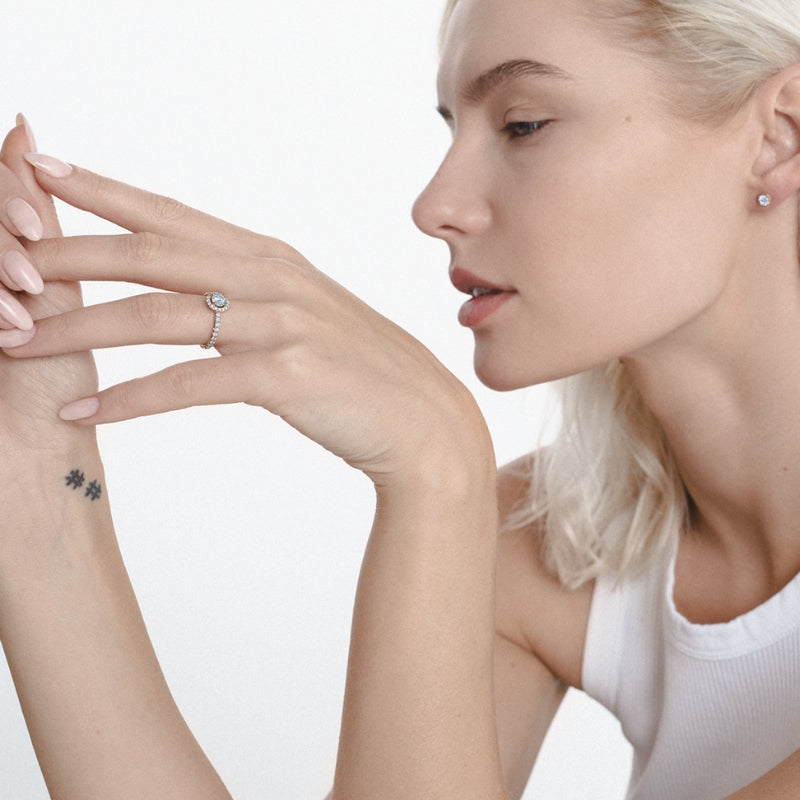 Halo ring with hands
