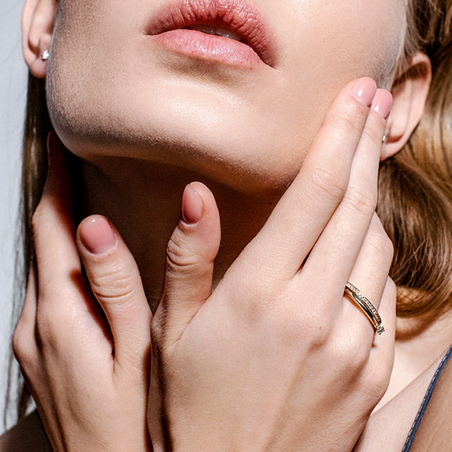 Duo minimalistic petite engagement ring with natural or lab grown diamont