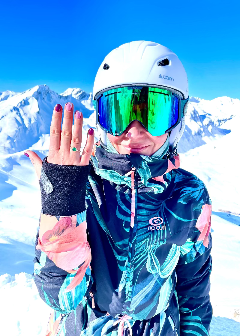 Evelina, Engagement in mountains with Formes emerald ring