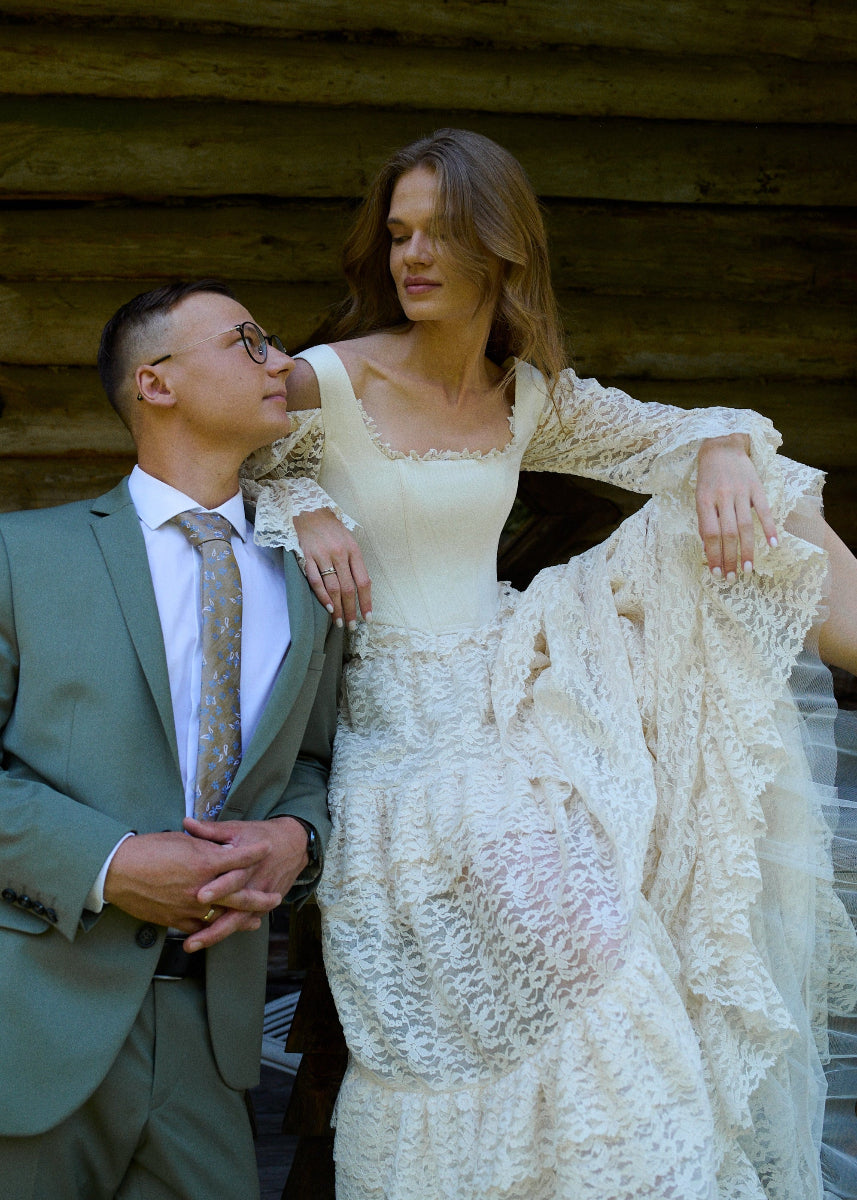Kornelija and Lukas weddings with Formes rings