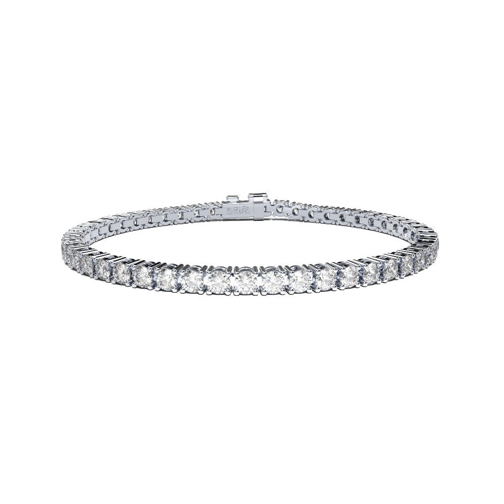 Tennis bracelet with diamonds by Formes Fine Jewelry with perfect closure

