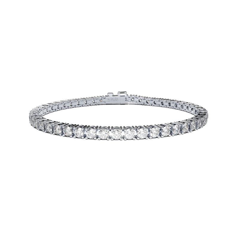 Tennis bracelet with diamonds by Formes Fine Jewelry with perfect closure
