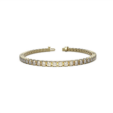 Tennis bracelet with diamonds by Formes Fine Jewelry with perfect closure