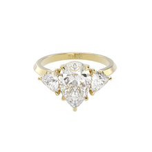 Tiny Clash sužadėtuvių žiedas su lašo formos deimantu, ~3,00 ct, by Formesjewelry.com