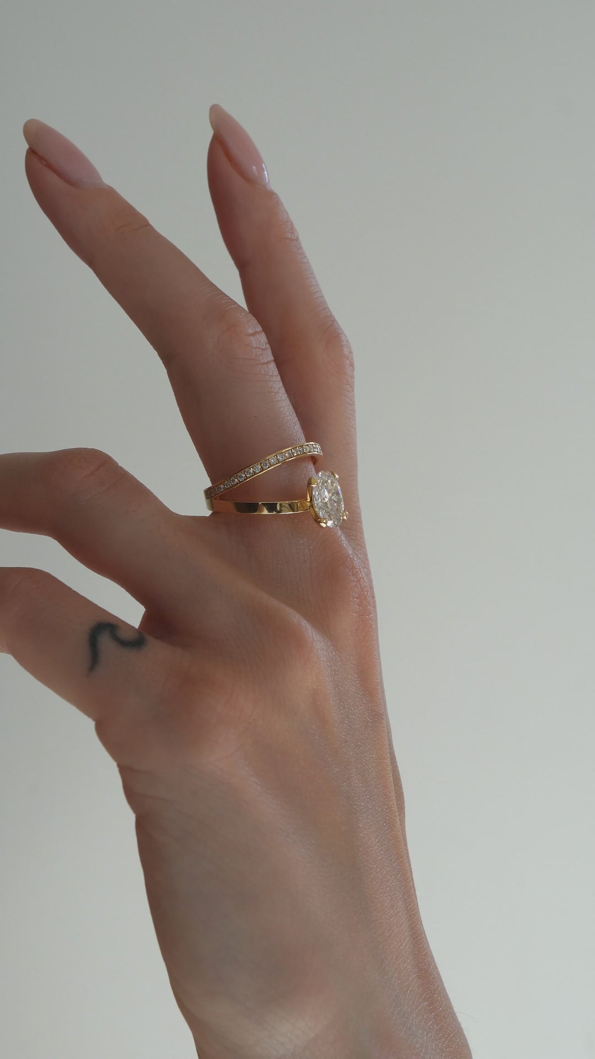 Oval statement ring