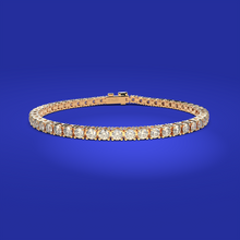 Tennis bracelet with diamonds by Formes Fine Jewelry with perfect closure