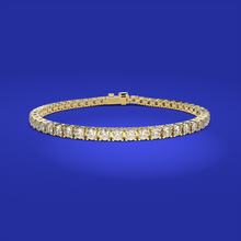 Tennis bracelet with diamonds by Formes Fine Jewelry with perfect closure