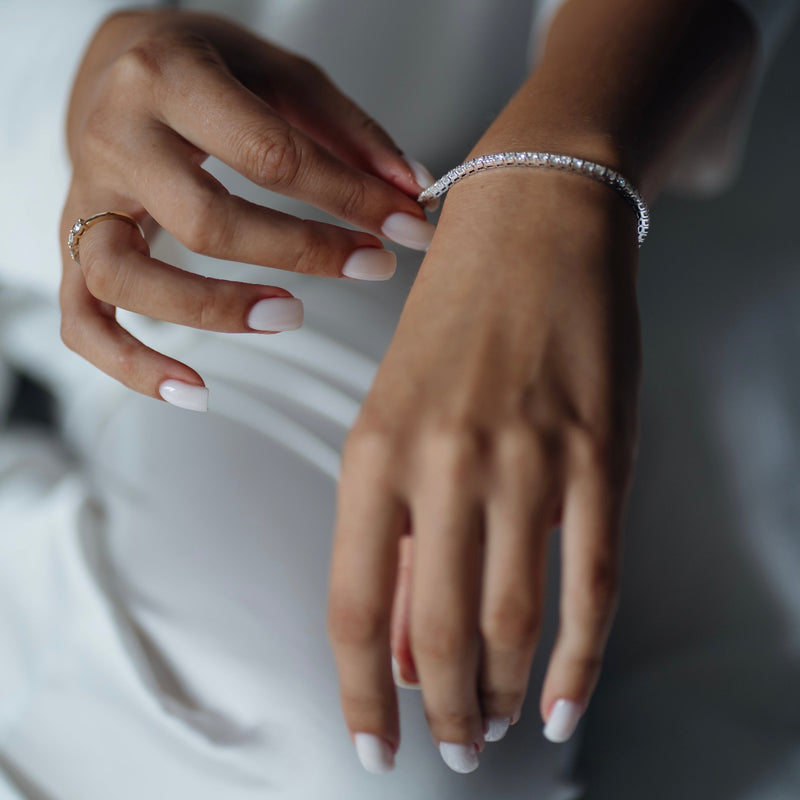 tennis bracelet with diamonds by Formes Fine Jewelry